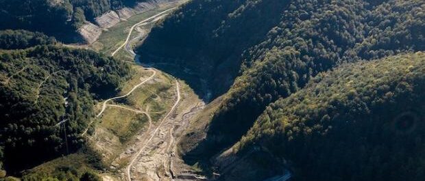 barajul lui ceausescu din valea iadului golit in urma cu 10 ani va fi reabilitat cum arata acum barajul lesu 967695